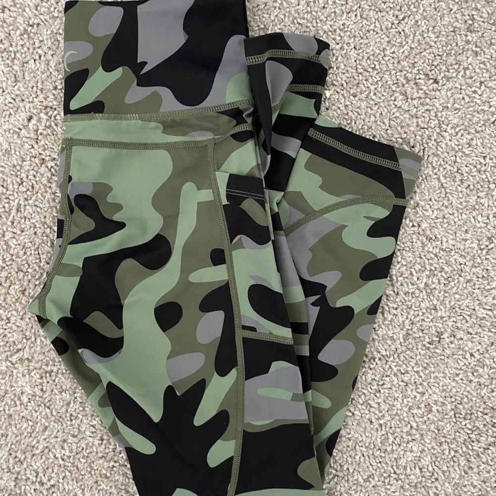 ZYIA Green Camo Pocket Light n Tight high rise